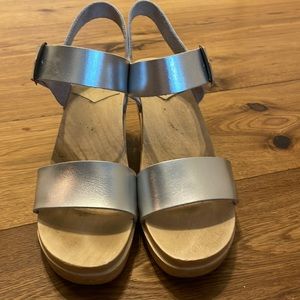No 6 silver clog sandals - sz 40 US 9. Excellent condition! High heel